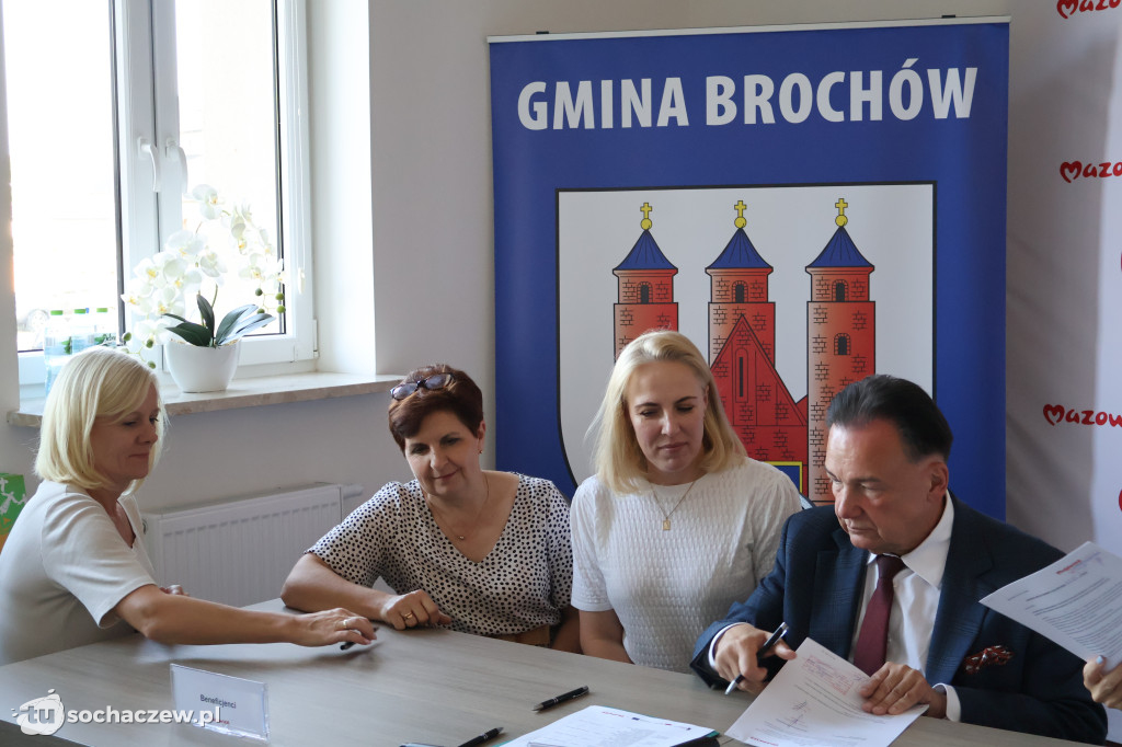 Brochów: podpisano umowy z Marszałkiem