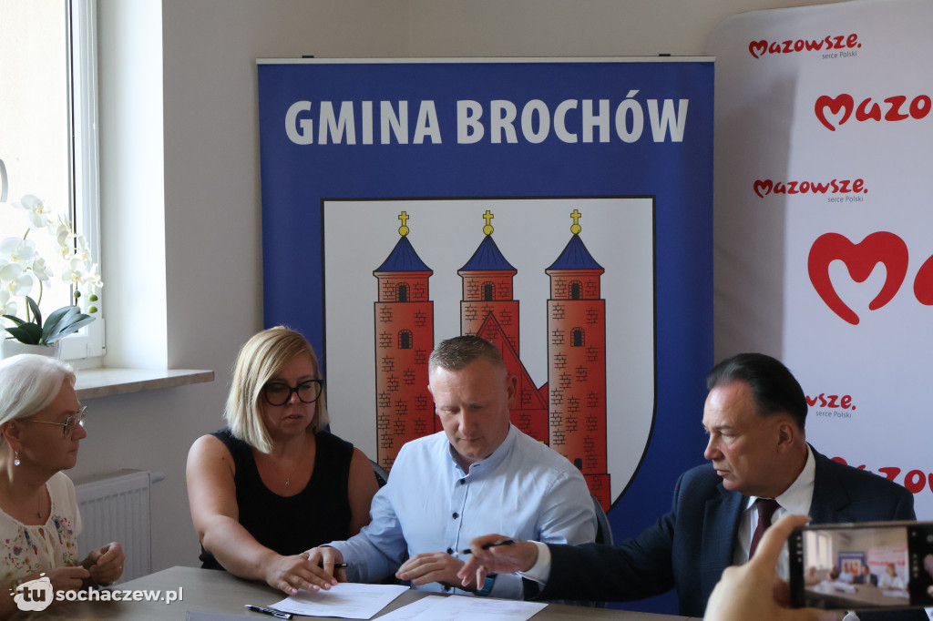 Brochów: podpisano umowy z Marszałkiem