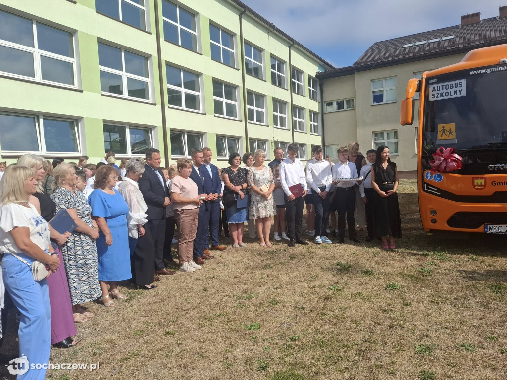 Powitanie szkolnego autobusu w Rybnie