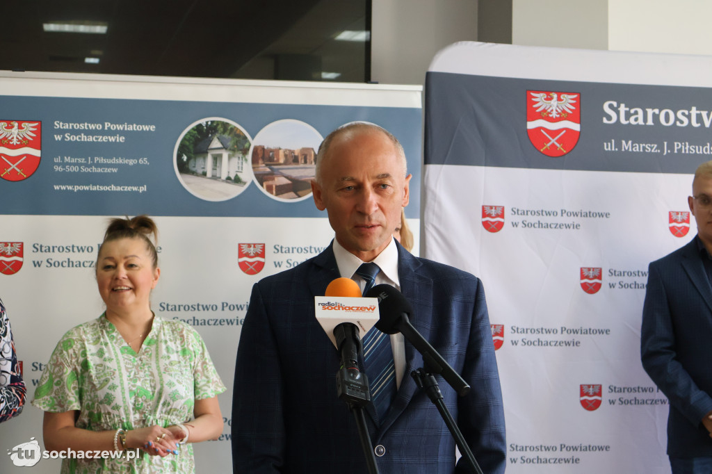 Kiepski asfalt, jest umowa, będzie przebudowa, rusza inwestycja powiatowa