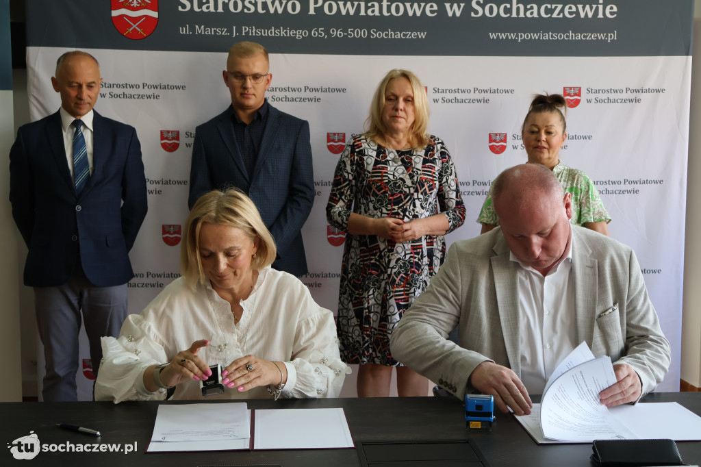 Kiepski asfalt, jest umowa, będzie przebudowa, rusza inwestycja powiatowa