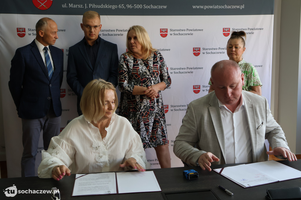 Kiepski asfalt, jest umowa, będzie przebudowa, rusza inwestycja powiatowa