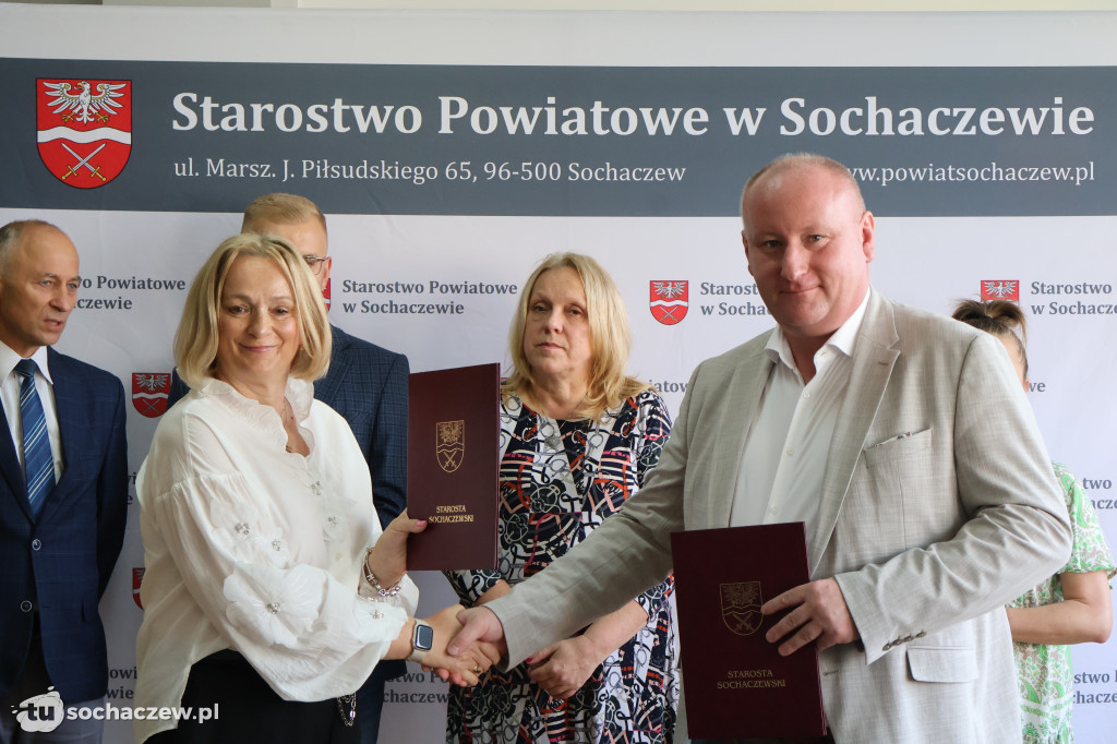 Kiepski asfalt, jest umowa, będzie przebudowa, rusza inwestycja powiatowa