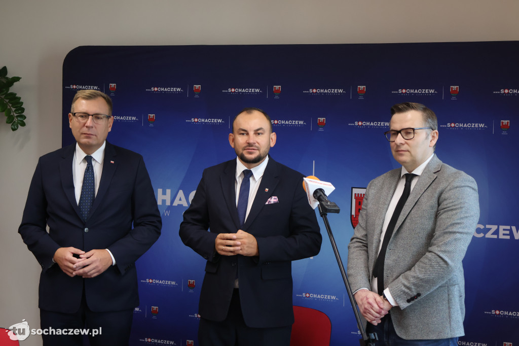 Spotkali się w ratuszu dokładnie o 8:08. Sochaczew z nową umową