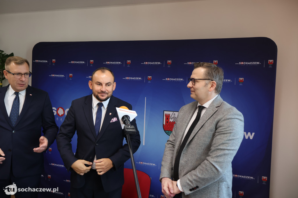Spotkali się w ratuszu dokładnie o 8:08. Sochaczew z nową umową