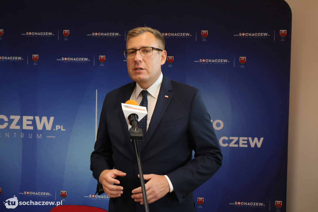 Spotkali się w ratuszu dokładnie o 8:08. Sochaczew z nową umową