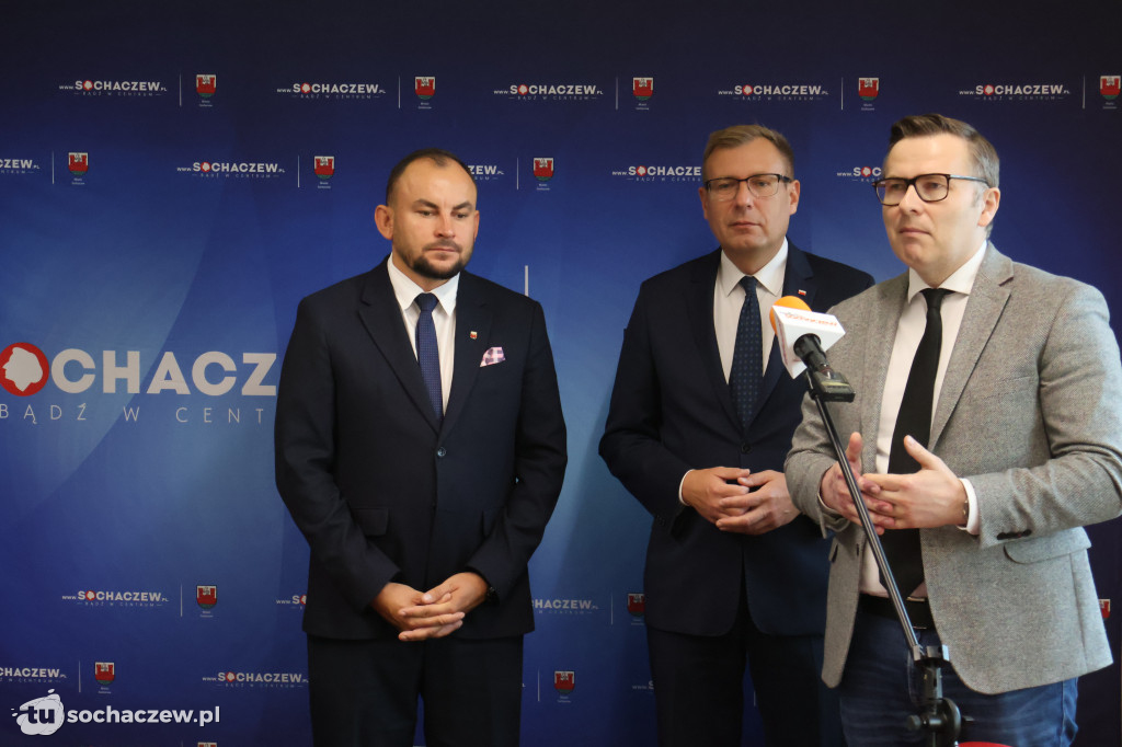 Spotkali się w ratuszu dokładnie o 8:08. Sochaczew z nową umową