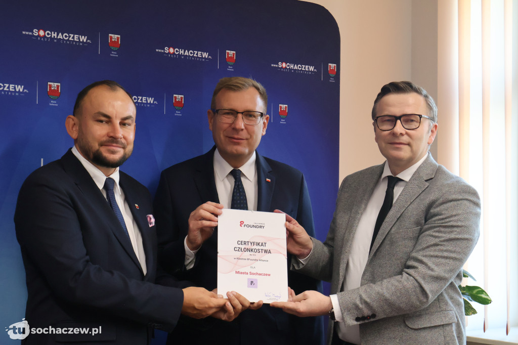 Spotkali się w ratuszu dokładnie o 8:08. Sochaczew z nową umową