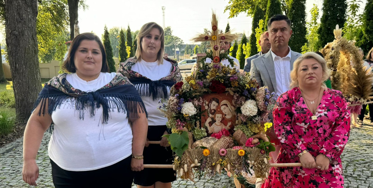 Dożynki parafialne w Młodzieszynie