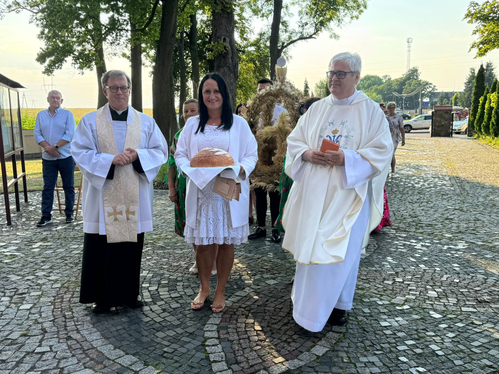 Dożynki parafialne w Młodzieszynie