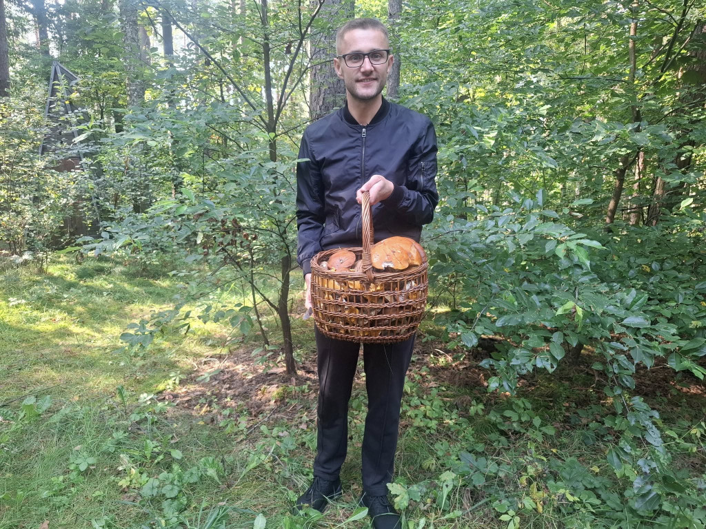 Mieszkańcy Rybna na grzybobraniu