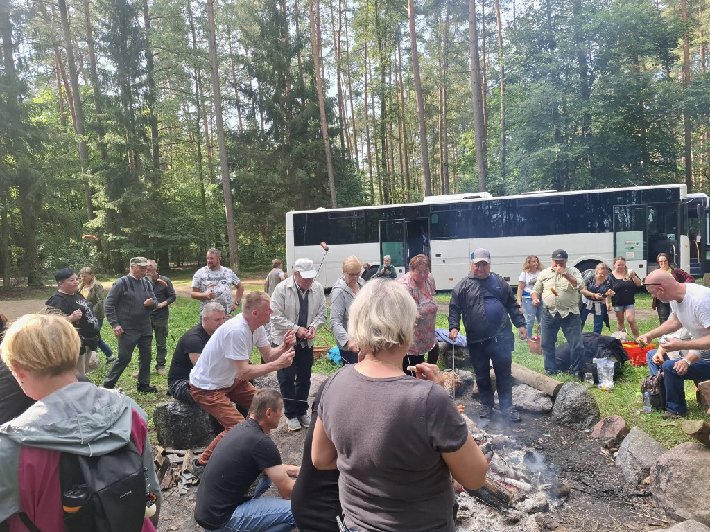 Mieszkańcy Rybna na grzybobraniu