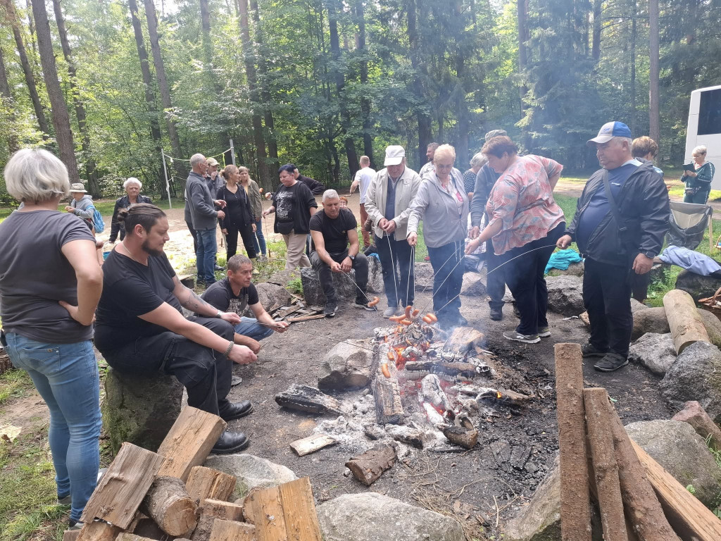 Mieszkańcy Rybna na grzybobraniu