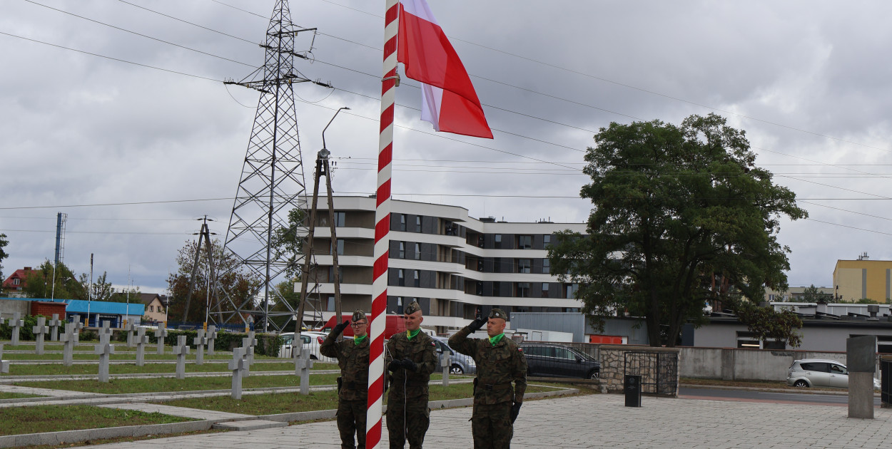 Uroczystości na cmentarzu w Trojanowie