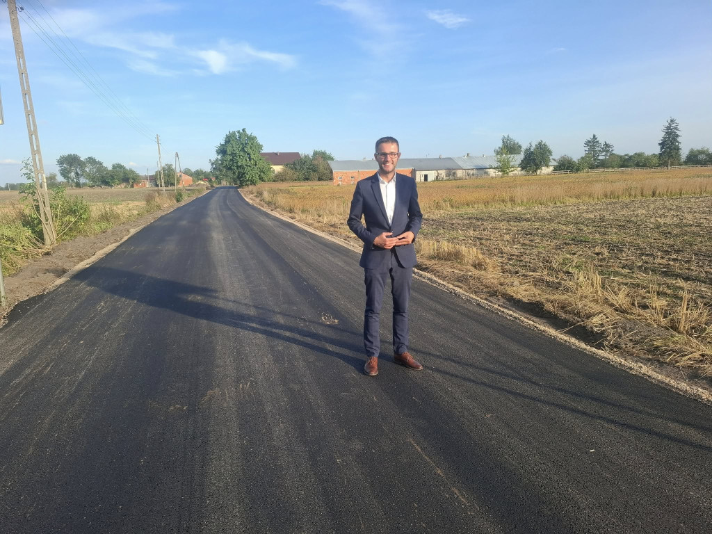 Trwa remont drogi powiatowej Złota - Dębsk