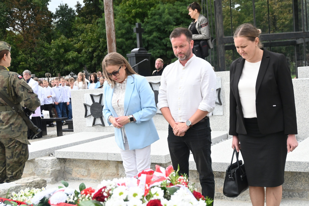 Odsłonięcie muralu w Brzozowie Starym