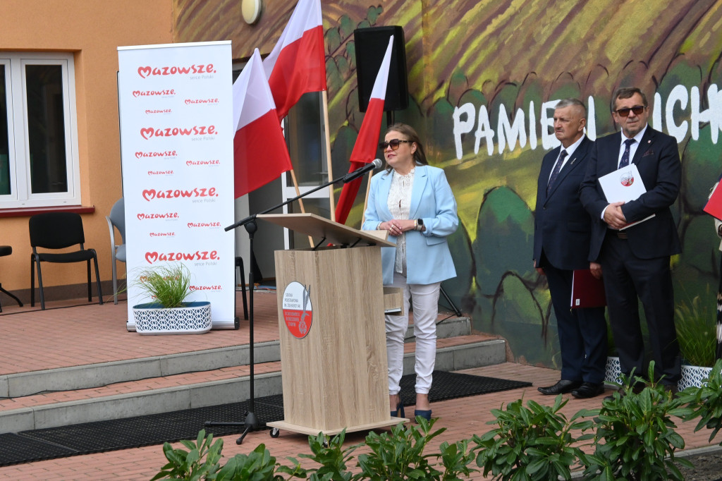 Odsłonięcie muralu w Brzozowie Starym