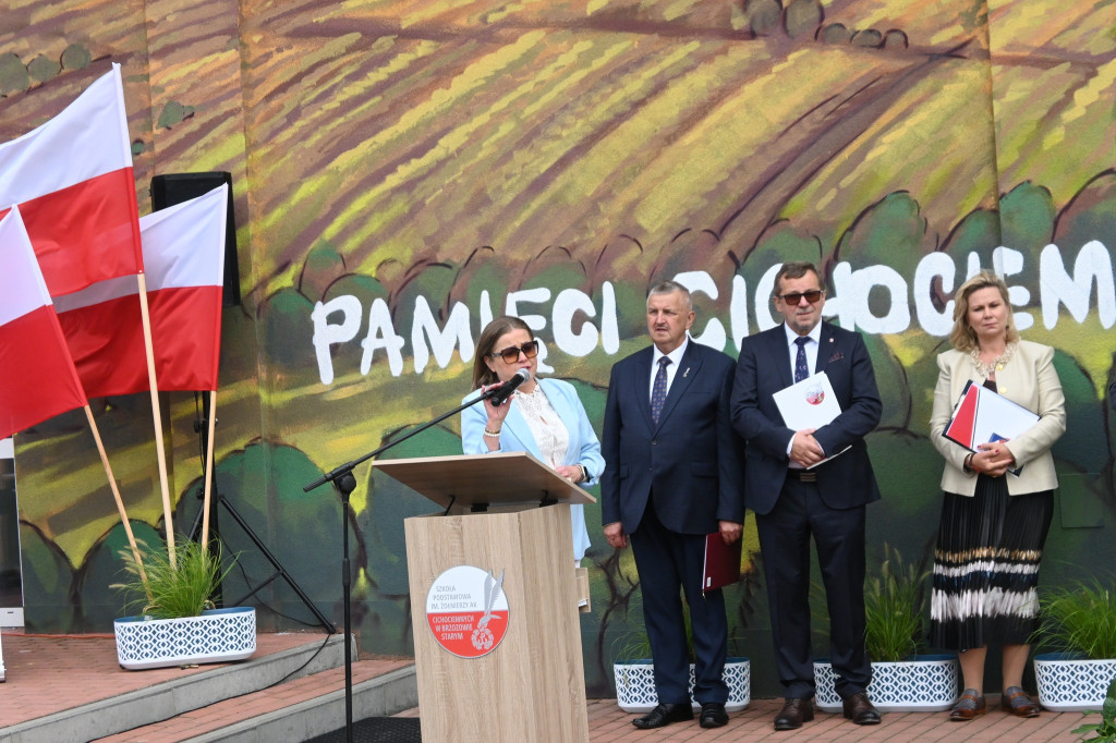 Odsłonięcie muralu w Brzozowie Starym