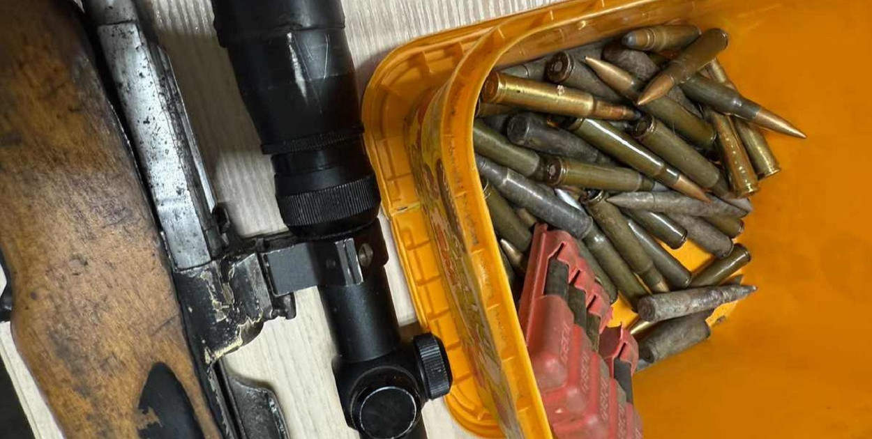 Broń i narkotyki u 46-latka