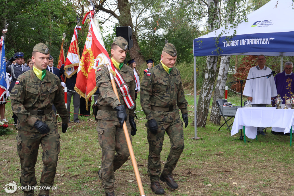 Uroczyście i historycznie pod pomnikiem w Boryszewie