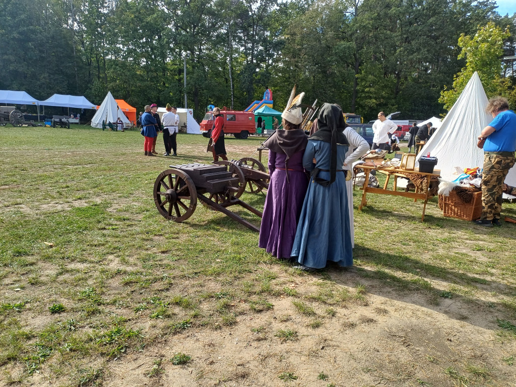 Charytatywny piknik historyczny