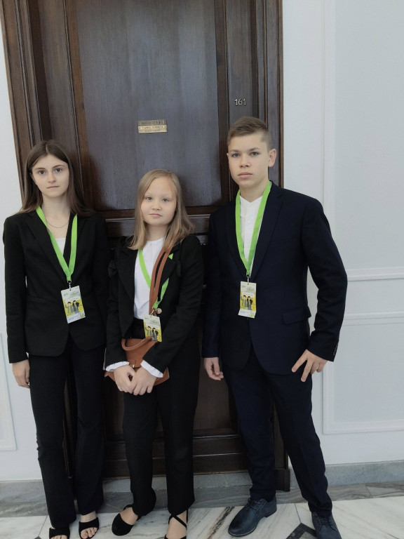 Uczniowie z Iłowa na sesji Sejmu Dzieci i Młodzieży
