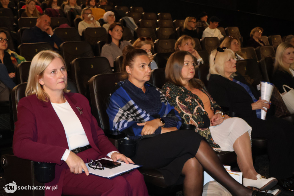 AI w szkole. W sochaczewskim kinie rozmawiano o edukacji