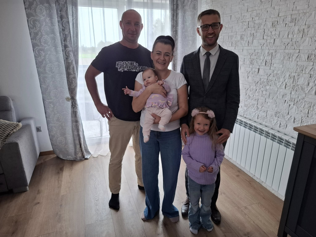 Wójt Rybna z wizytą u maluchów