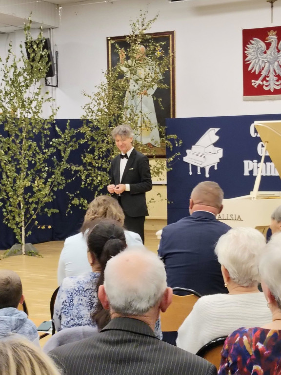 Cała Polska gra Chopina
