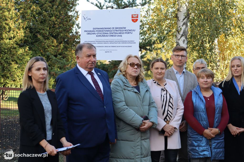 Powiat przy 80-tce: jest droga, nowe chodniki, pomógł CPK