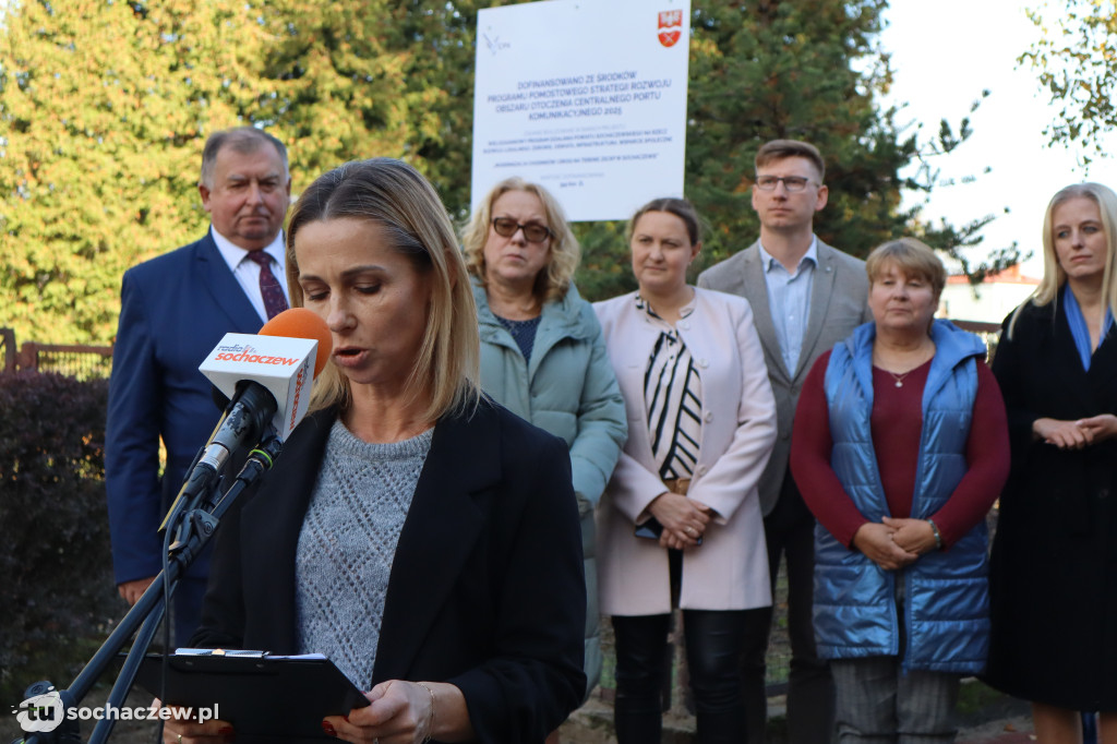 Powiat przy 80-tce: jest droga, nowe chodniki, pomógł CPK