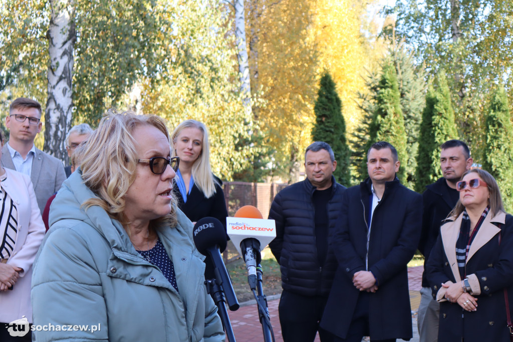 Powiat przy 80-tce: jest droga, nowe chodniki, pomógł CPK
