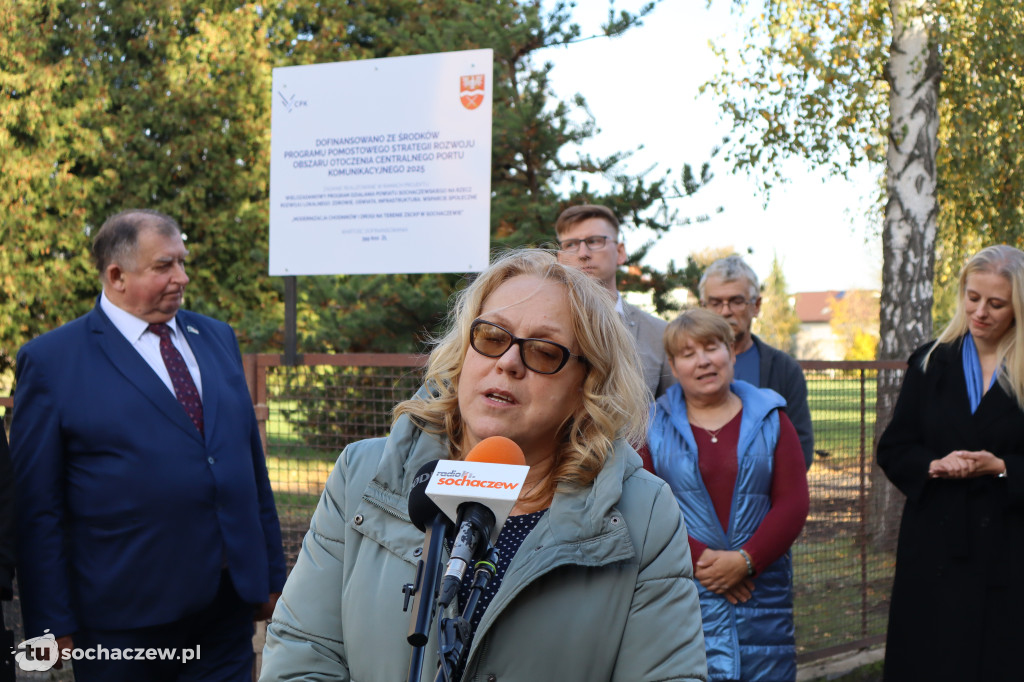 Powiat przy 80-tce: jest droga, nowe chodniki, pomógł CPK