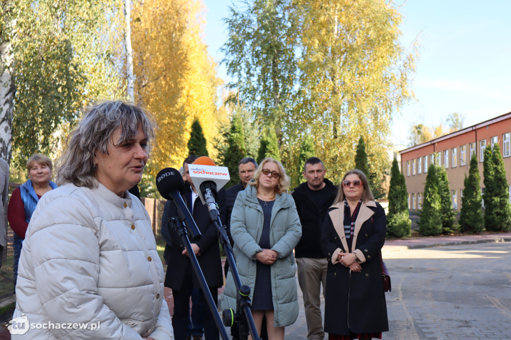 Powiat przy 80-tce: jest droga, nowe chodniki, pomógł CPK