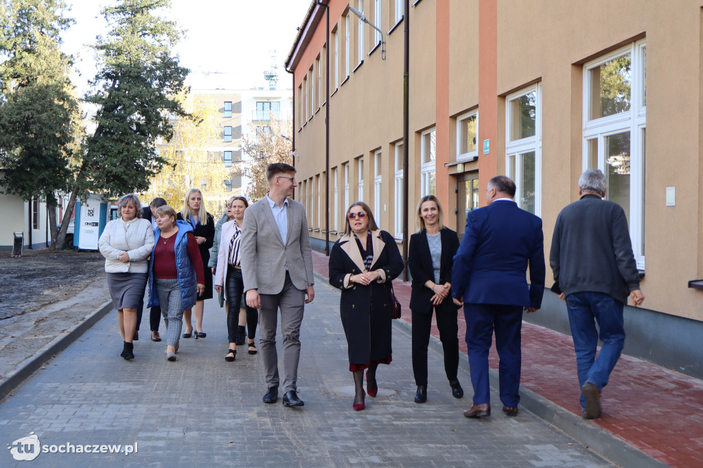 Powiat przy 80-tce: jest droga, nowe chodniki, pomógł CPK