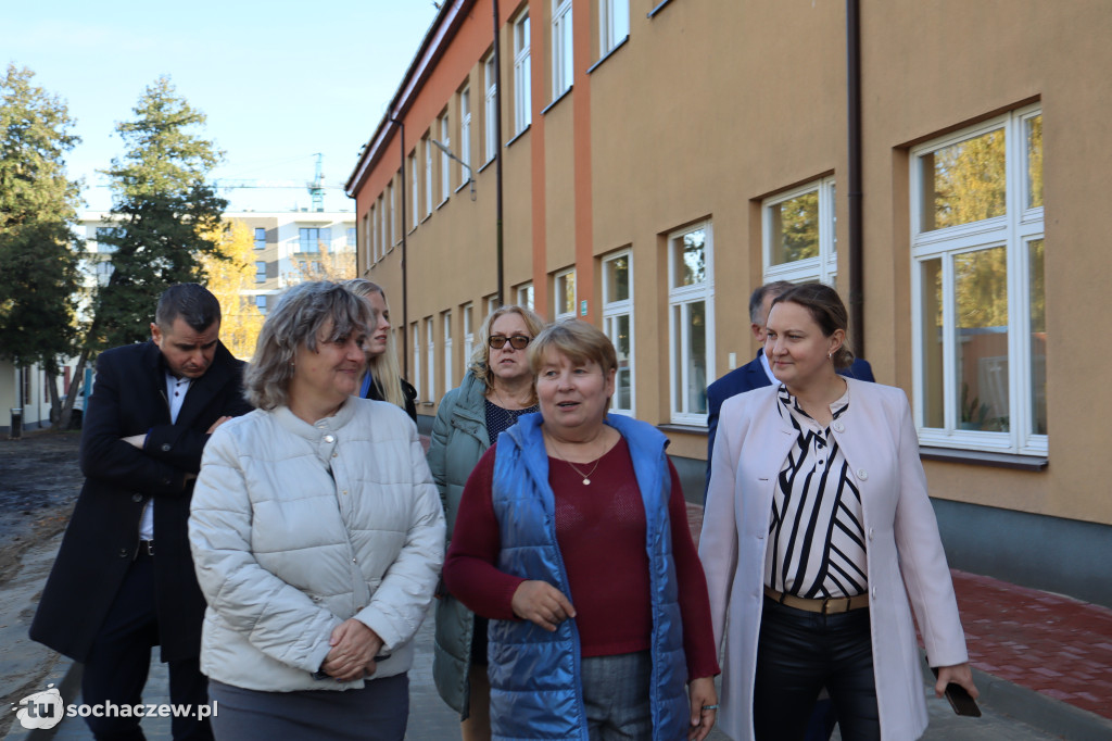 Powiat przy 80-tce: jest droga, nowe chodniki, pomógł CPK