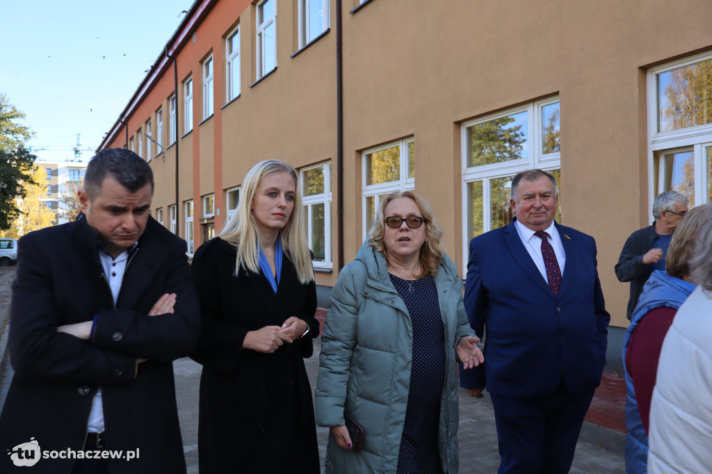 Powiat przy 80-tce: jest droga, nowe chodniki, pomógł CPK
