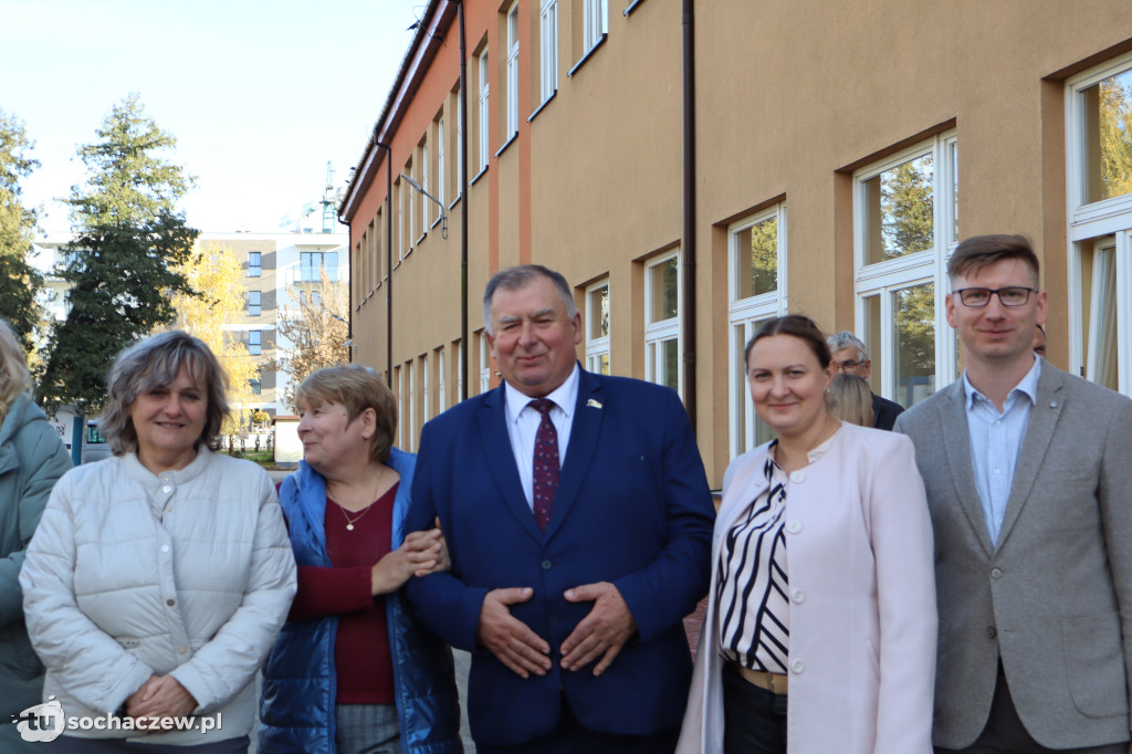 Powiat przy 80-tce: jest droga, nowe chodniki, pomógł CPK