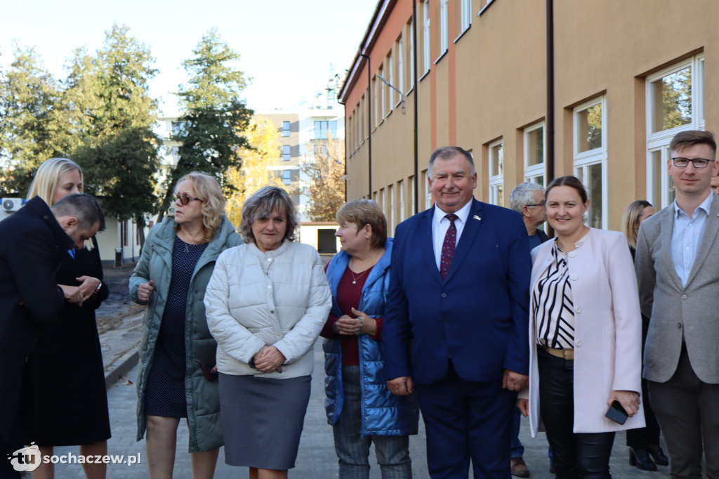 Powiat przy 80-tce: jest droga, nowe chodniki, pomógł CPK