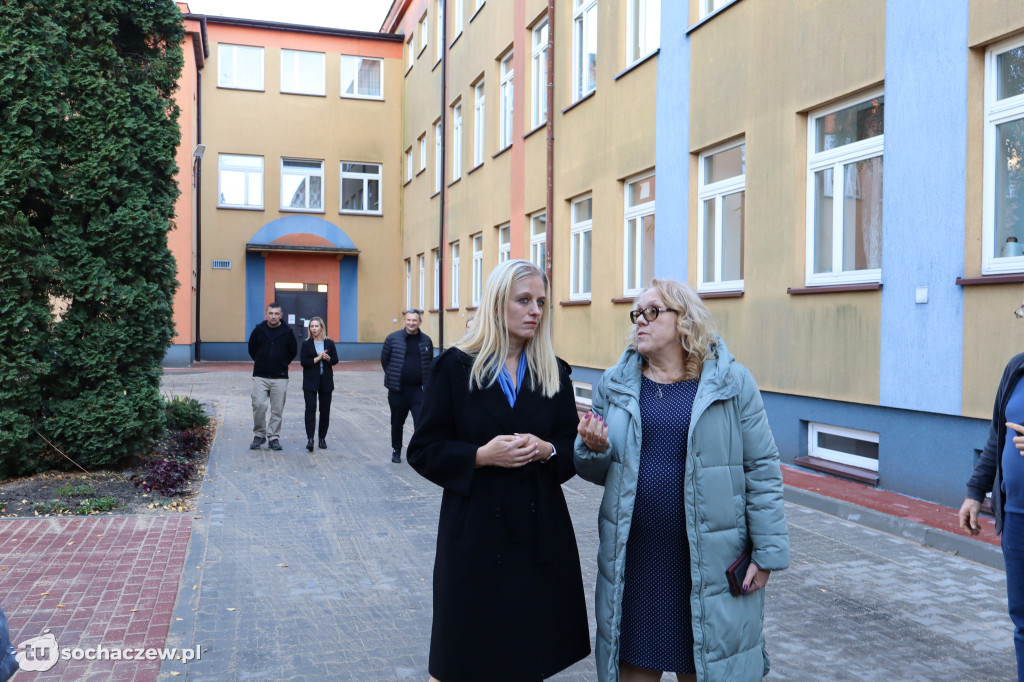 Powiat przy 80-tce: jest droga, nowe chodniki, pomógł CPK