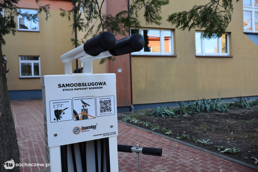 Powiat przy 80-tce: jest droga, nowe chodniki, pomógł CPK