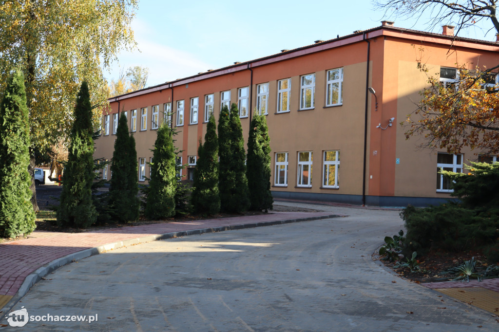 Powiat przy 80-tce: jest droga, nowe chodniki, pomógł CPK