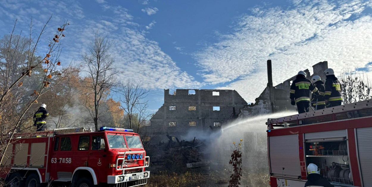 Pożar pustostanu w Młodzieszynie