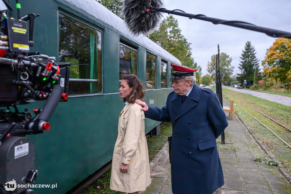 Daniel Olbrychski na planie sochaczewskiej wąskotorówki