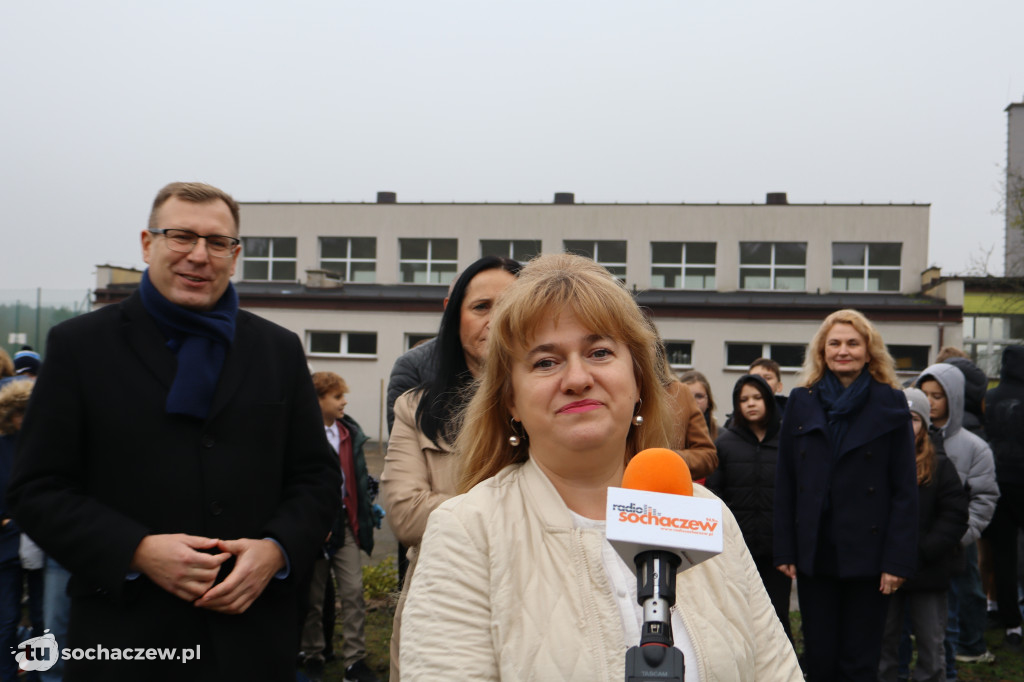 Młodzieszyn: budowę hali czas zacząć, wbito łopaty