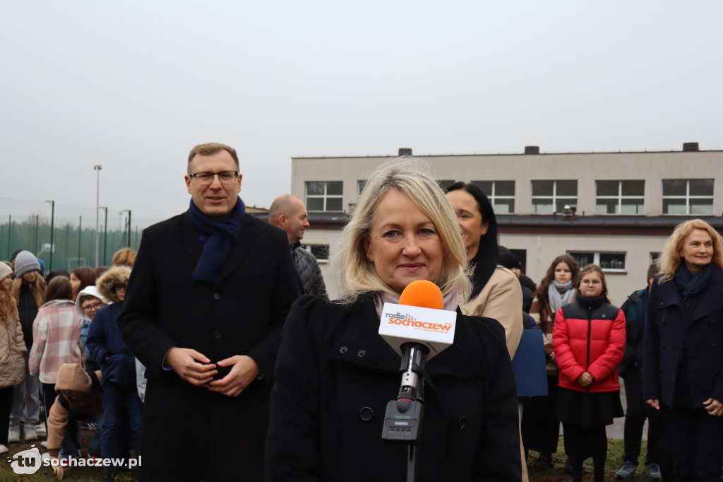 Młodzieszyn: budowę hali czas zacząć, wbito łopaty