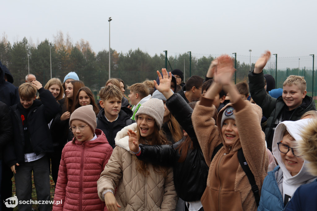 Młodzieszyn: budowę hali czas zacząć, wbito łopaty