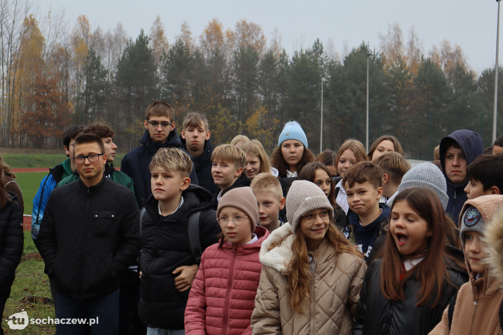 Młodzieszyn: budowę hali czas zacząć, wbito łopaty