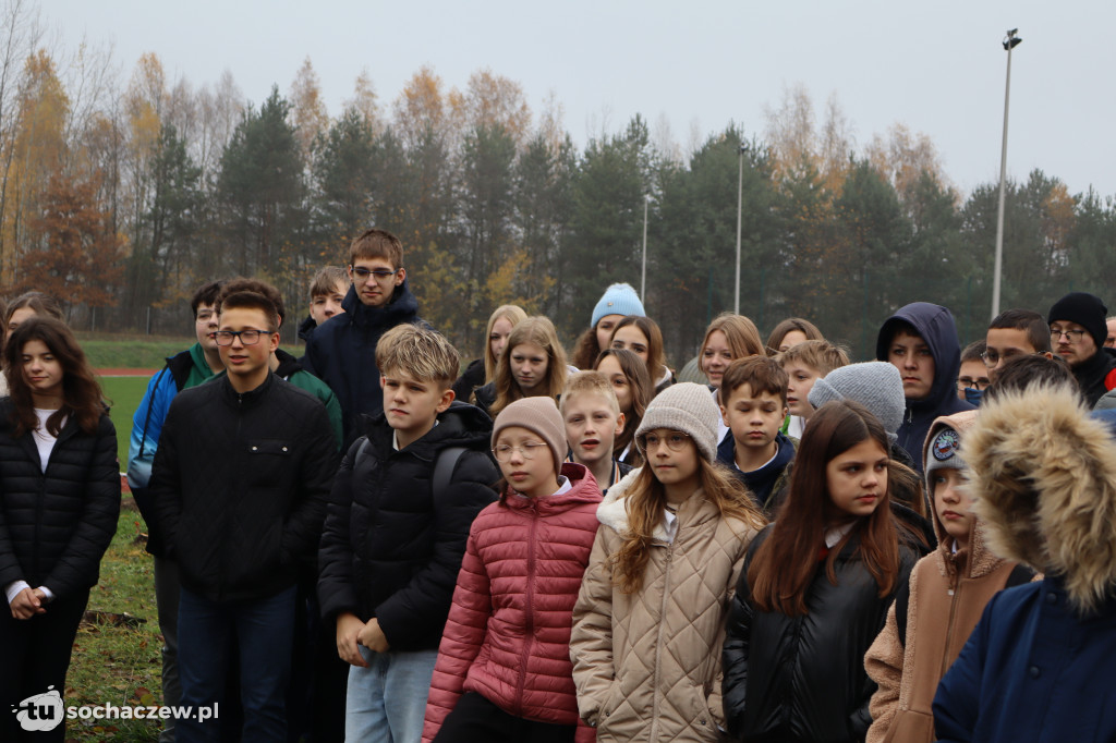 Młodzieszyn: budowę hali czas zacząć, wbito łopaty
