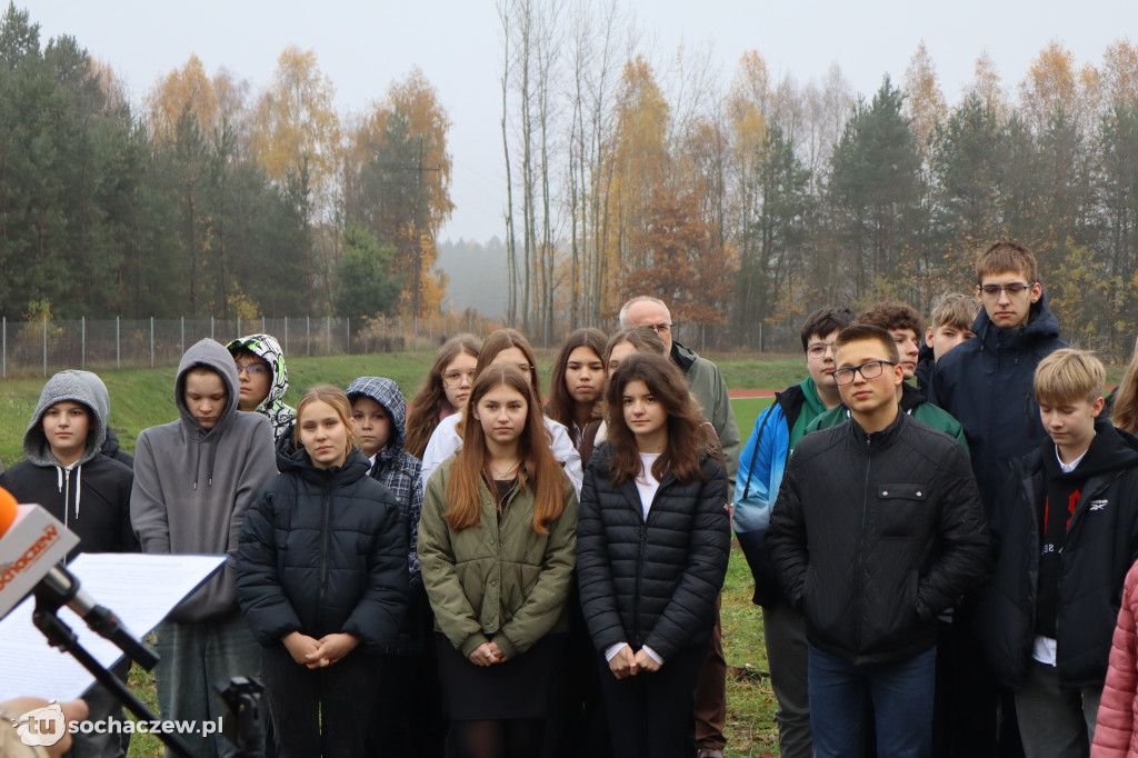 Młodzieszyn: budowę hali czas zacząć, wbito łopaty